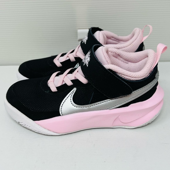 NIKE**Team Hustle D 10 Girls Sneakers**US 11 $65 - Picture 4 of 6